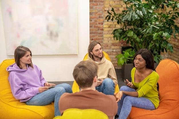Como melhorar habilidades sociais em ambientes sociais